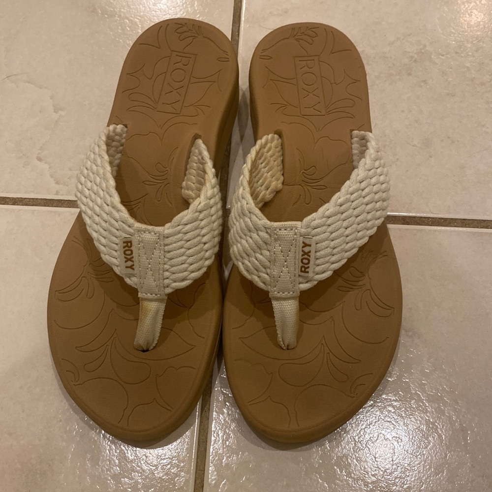 Roxy Caila wedge flip flops